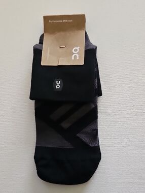 On Running Mid Crew Athletic Socks - Black & Gray